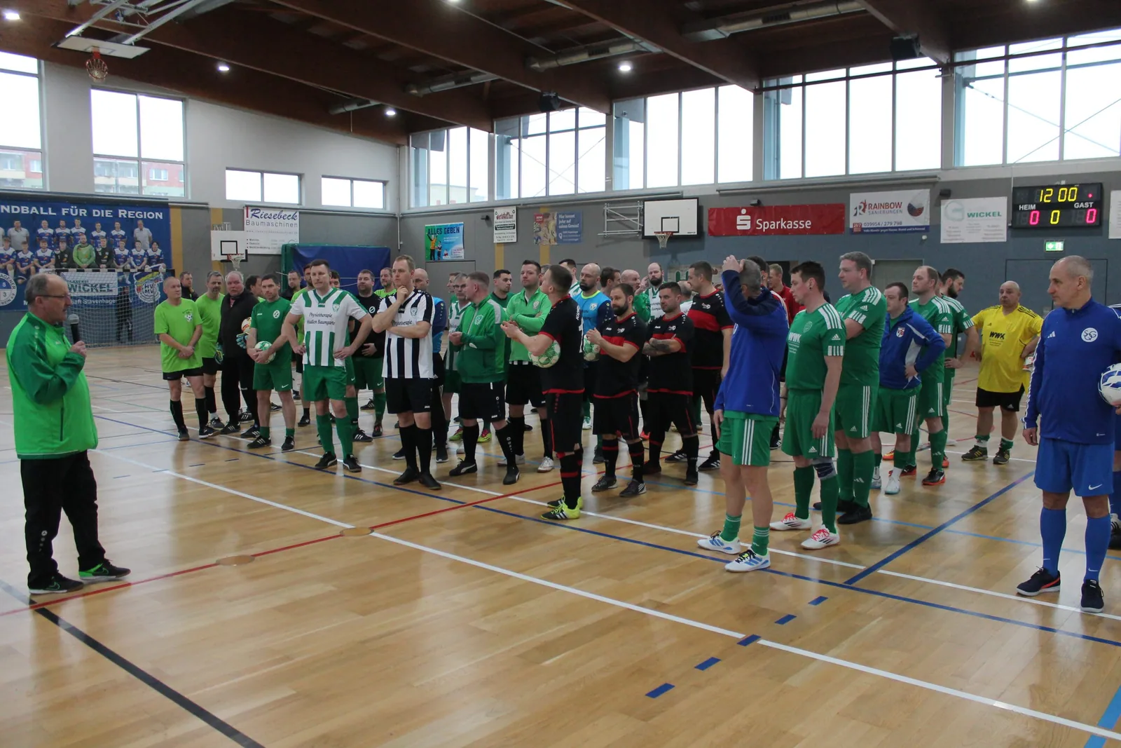 Kickers JuS 03 triumphiert beim Winter-Speck-Weg-Cup der Alten Herren